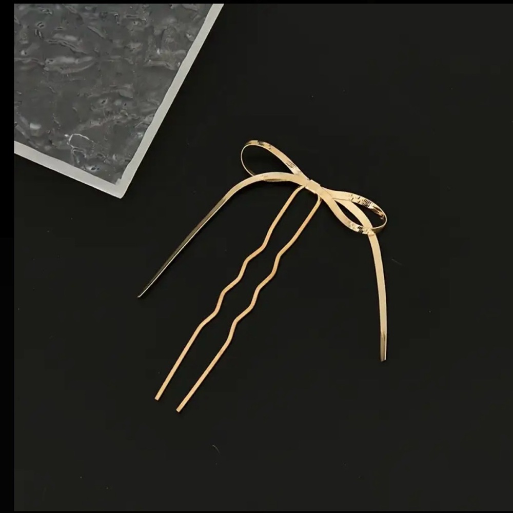 Elegant Gold Hairpin - Picture 2 of 3